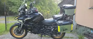QJ Motor SRT 900 SX Pouze 4533 km – V plné záruce