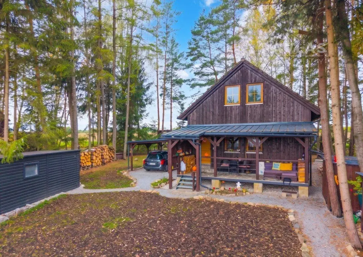 Celoročně obyvatelná stylová dřevostavba 91 m² přímo na břeh