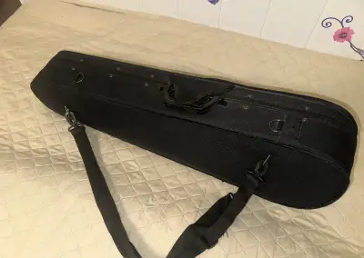 Pevný kufr na housle
