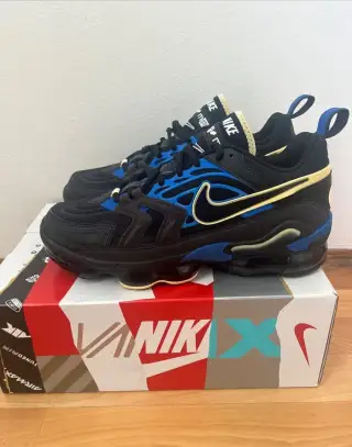 Nike Air VaporMax EVO Black Hyper Cobalt US 9.5/EU 43 - NOVÉ
