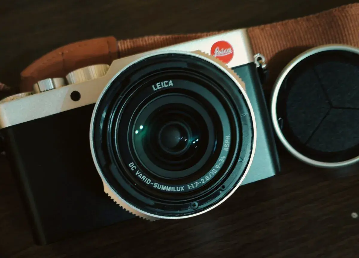 Leica D-lux 7 + příslušenství