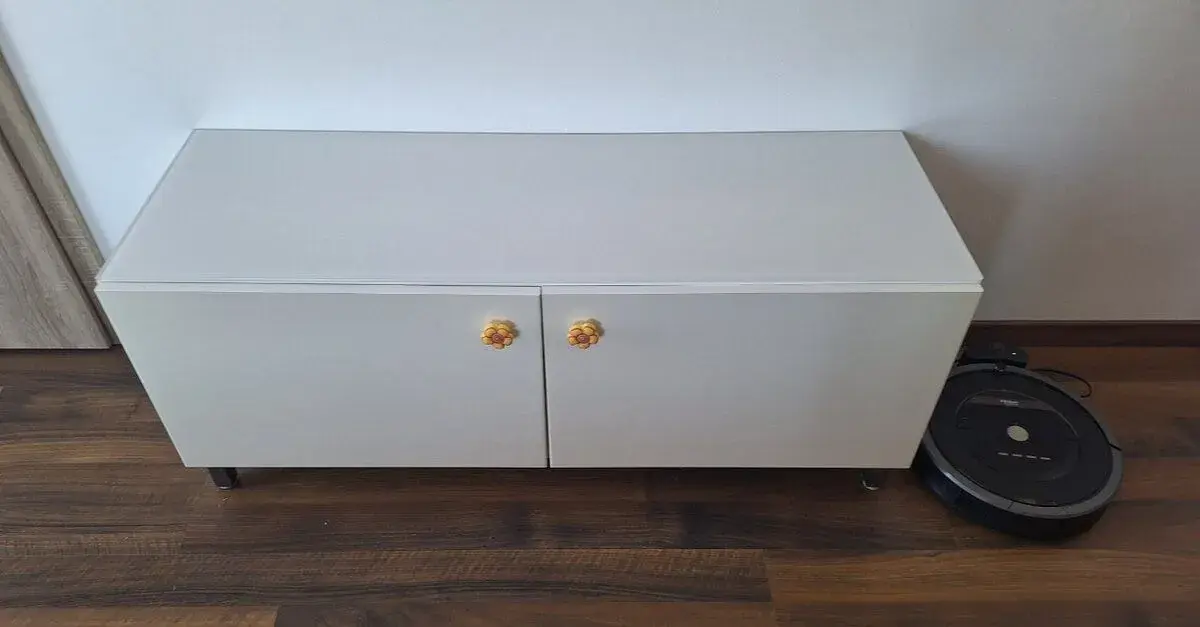 TV stolek Ikea Besta s dvířky 120x40x38cm se sklem