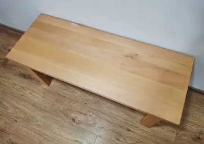 Dřevěná lavice z buku