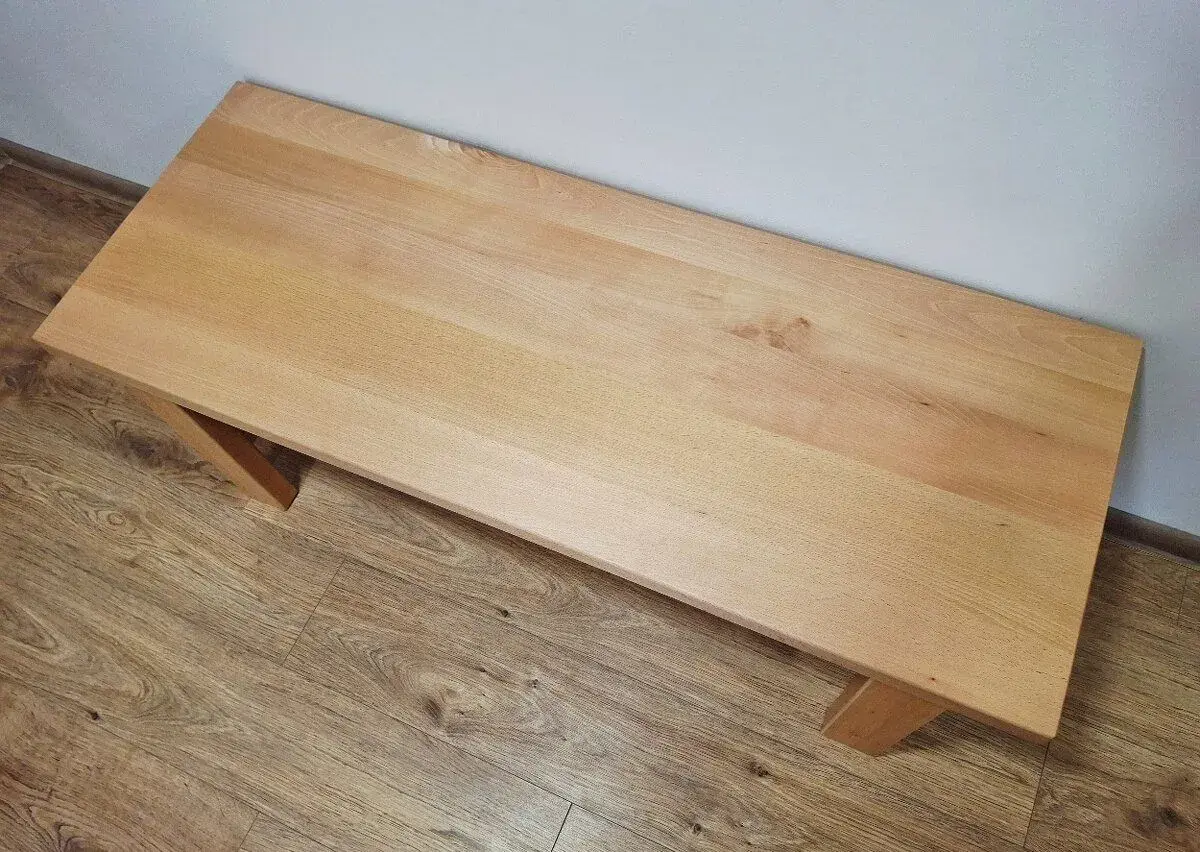 Dřevěná lavice z buku