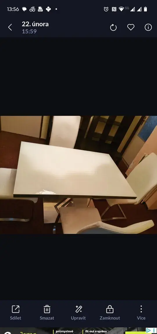 Jídelní stůl, 4 kožené židle