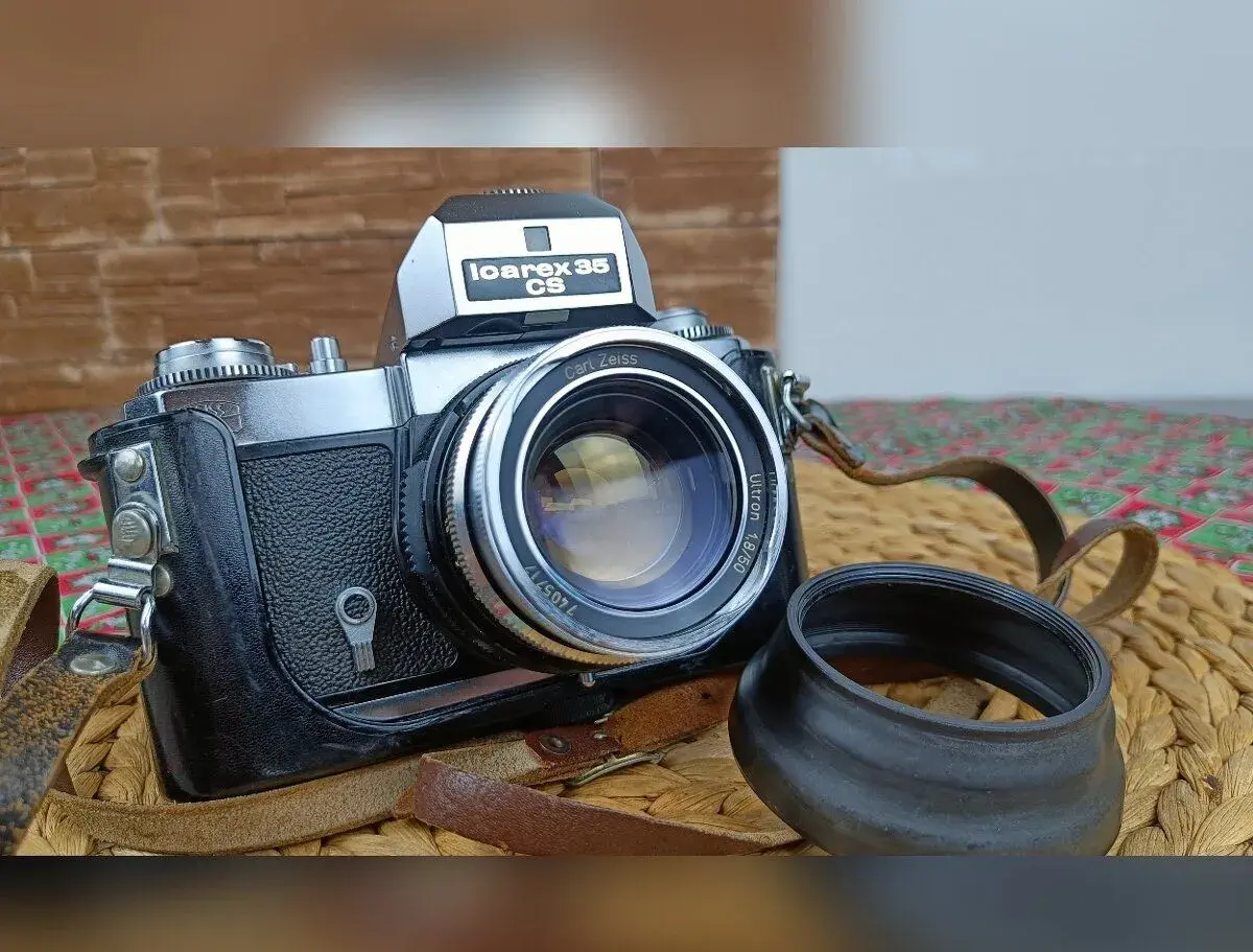 Zeiss Ikon Icarex 35 CS + Ultron 1.8/50 s konkávní čočkou