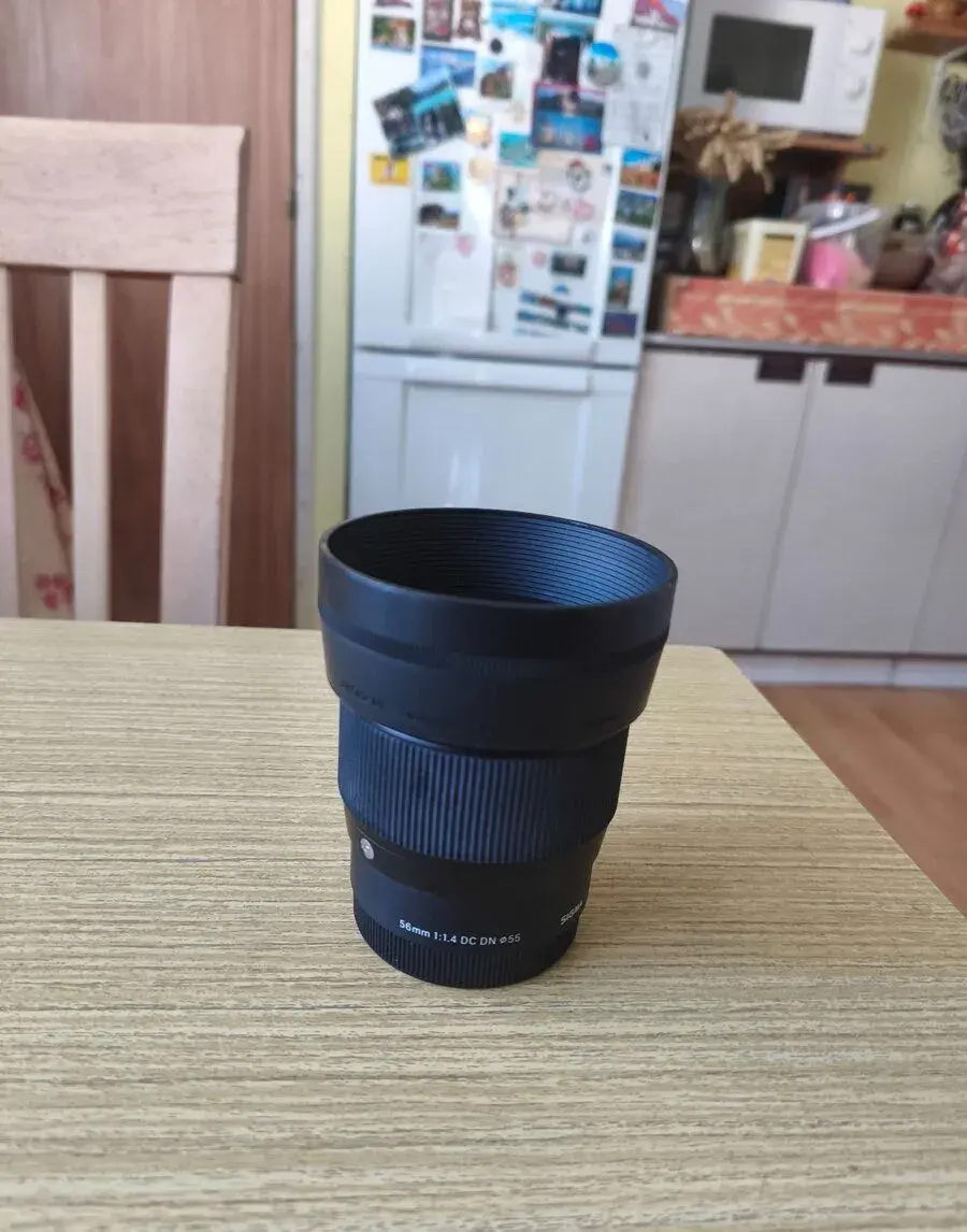 Sigma 56 mm f/1,4 DC DN Contemporary pro Sony E