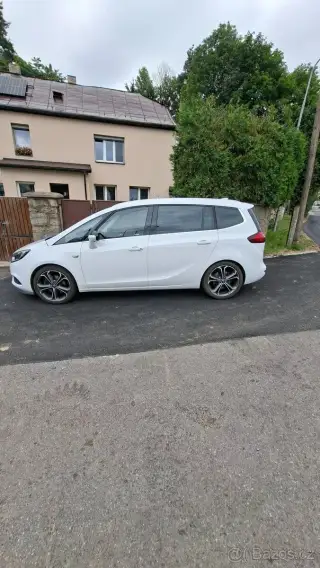 Zafira Innovation 125kw ČR 7míst max výbava