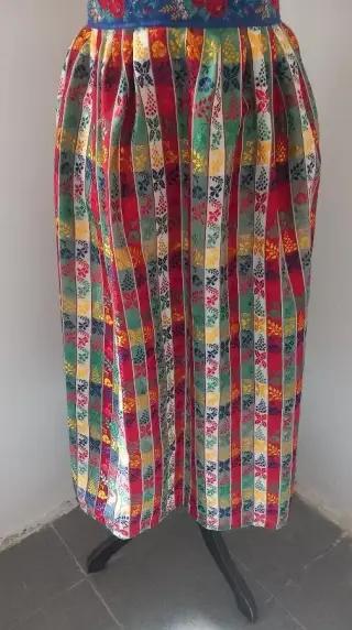 Zástěra proužkovaná brokátová dlouhá 85 cm, k chodskému kroj