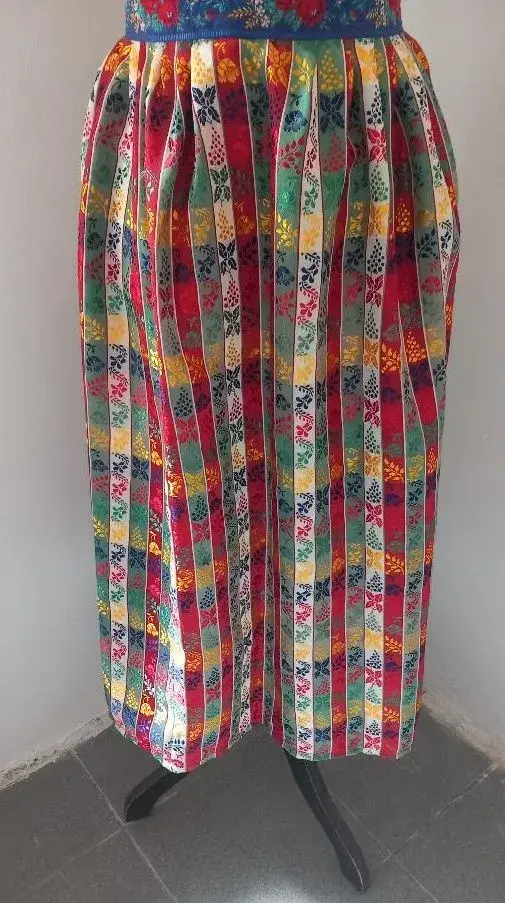 Zástěra proužkovaná brokátová dlouhá 85 cm, k chodskému kroj