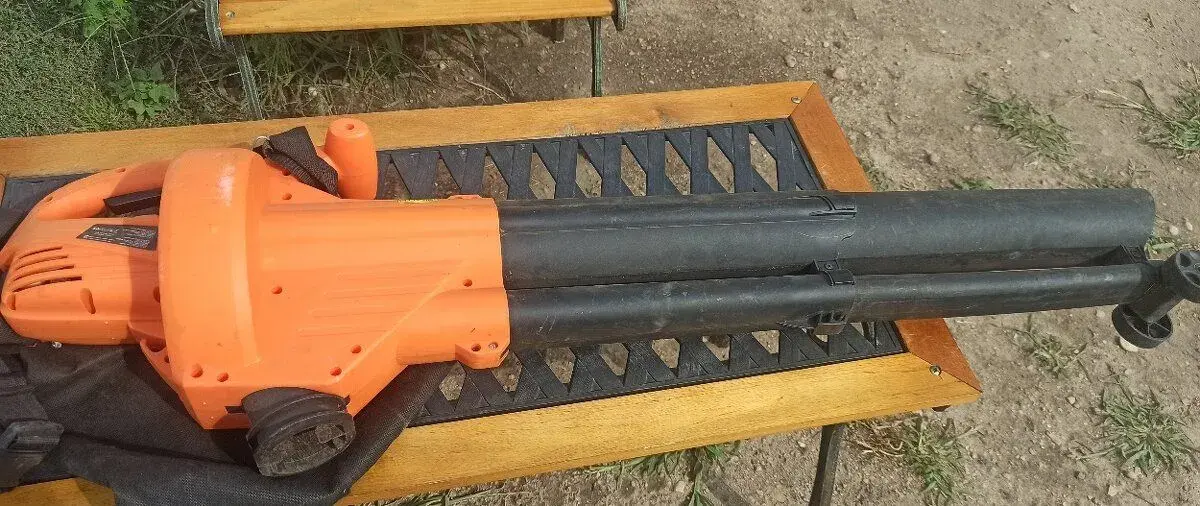 Vysavač na listí