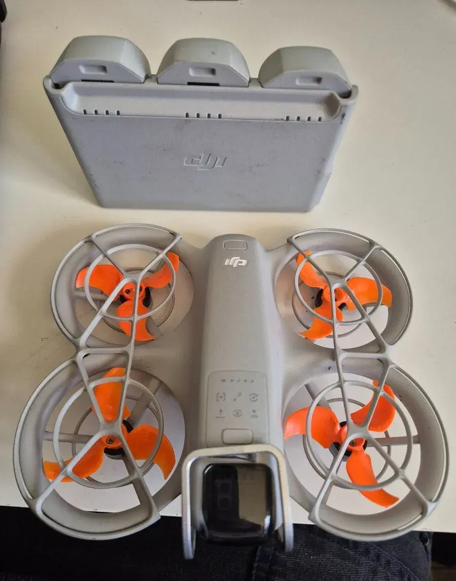 DJI NEO včetně krabičky