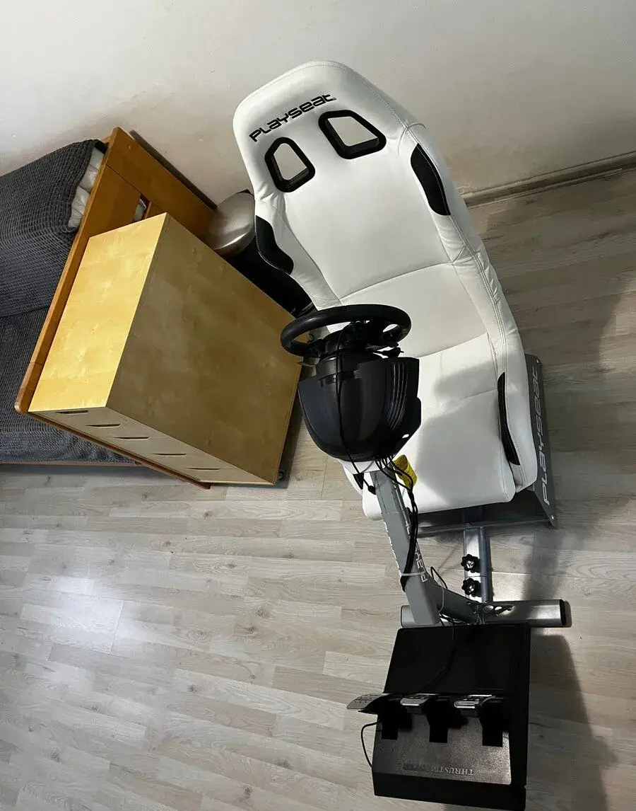 Playseat + thrustmaster TMX PRO