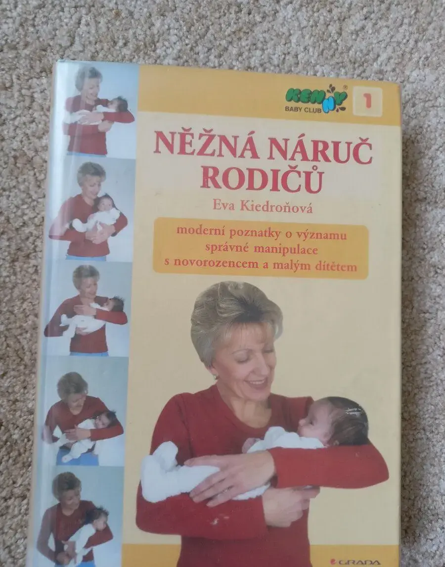 Kniha Něžná náruč rodičů