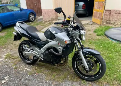 Suzuki GSR600 - GPR