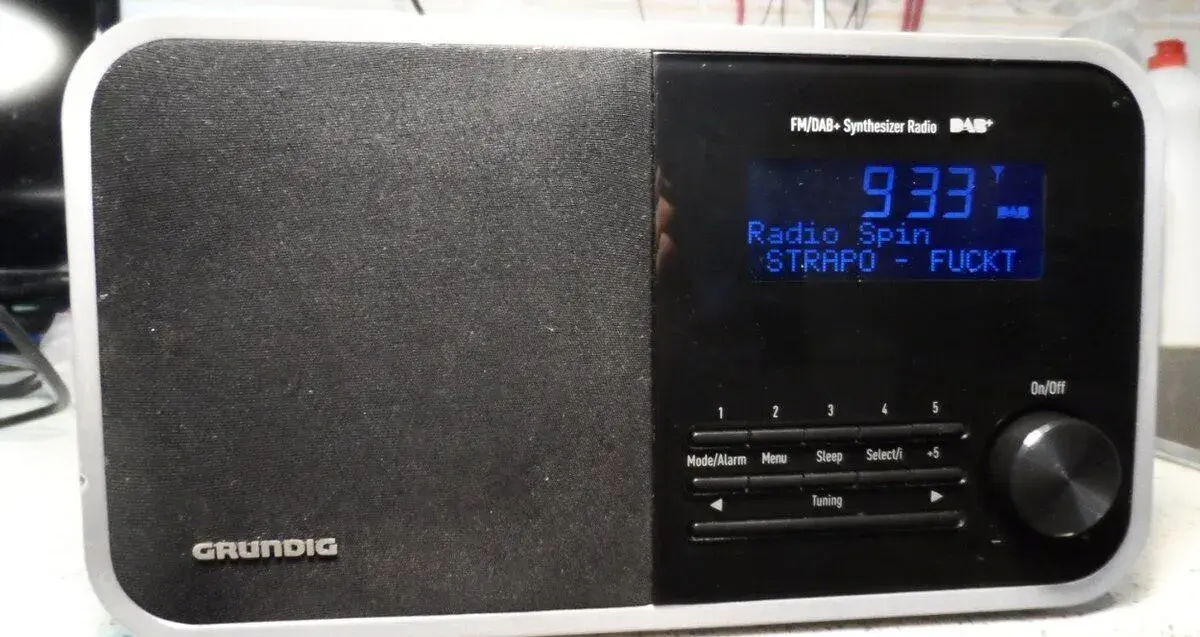 GRUNDIG DTR PB3000 DAB+