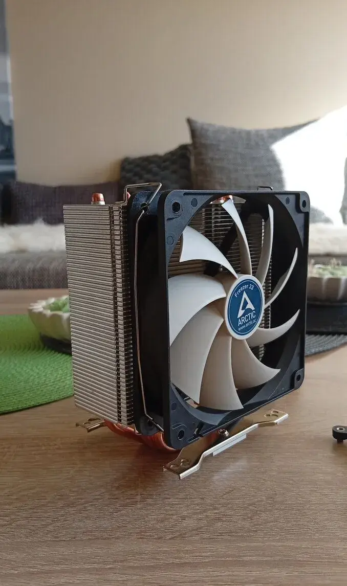 CPU chladič ARCTIC Freezer 33 – PERFEKTNÍ STAV