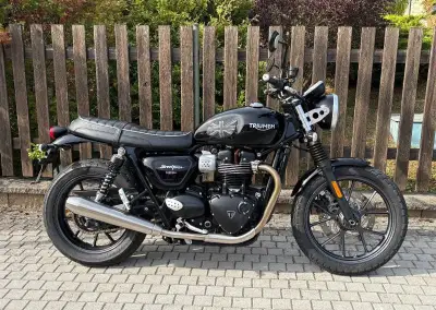 Triumph street twin 900 super stav