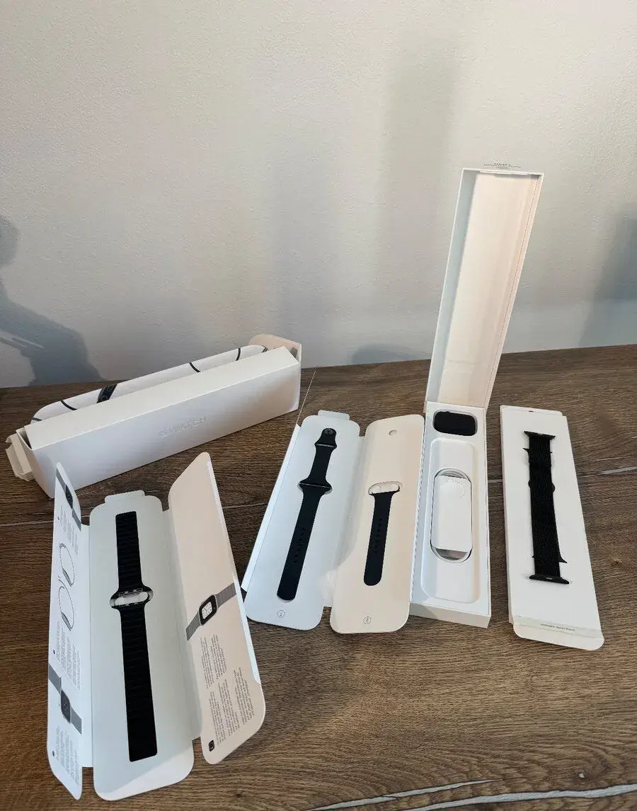 Apple Watch Series 8 45mm Midnight + 3 řemínky