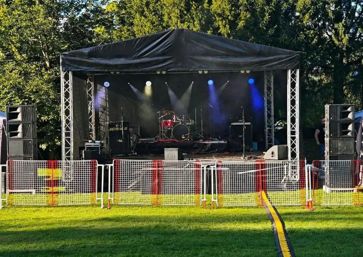 Pronájem pódia 6x5m se zastřešením