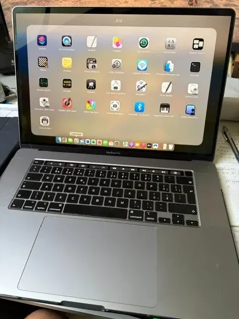 MacBook Pro 16"