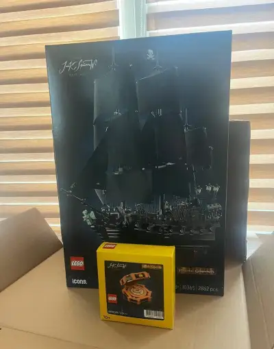 LEGO 10365 Pirátská loď + LEGO 5009609 Kompas