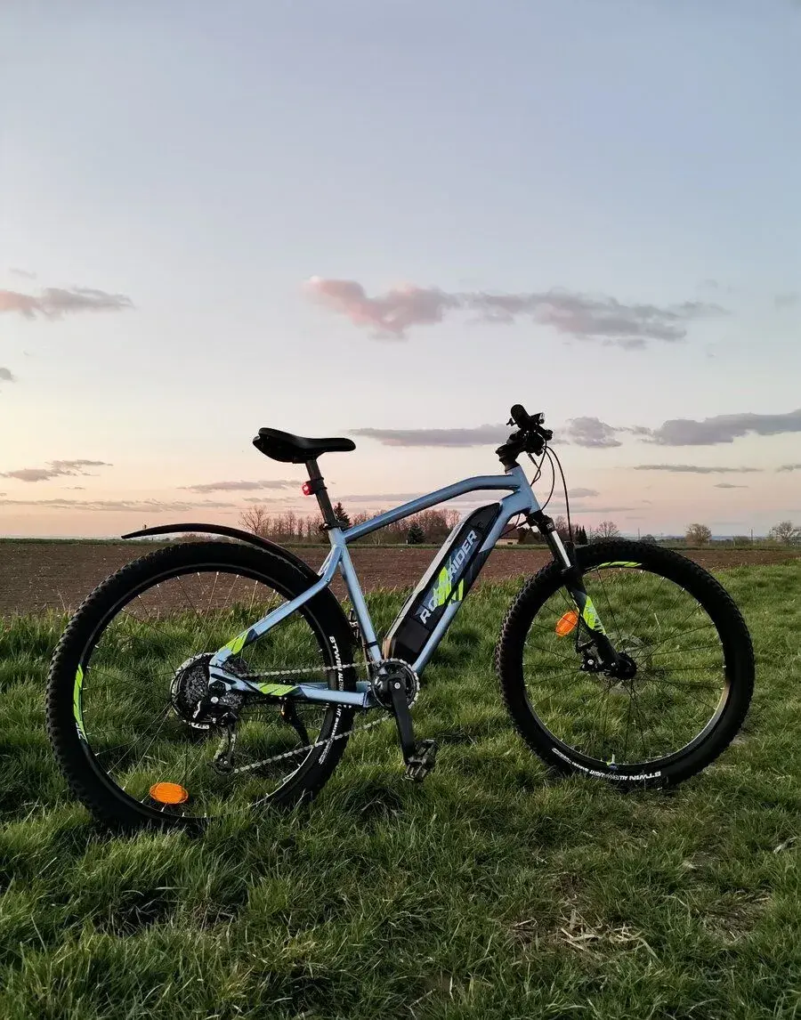 Horské elektrokolo Rockrider E-ST 100 stav nového + přilba