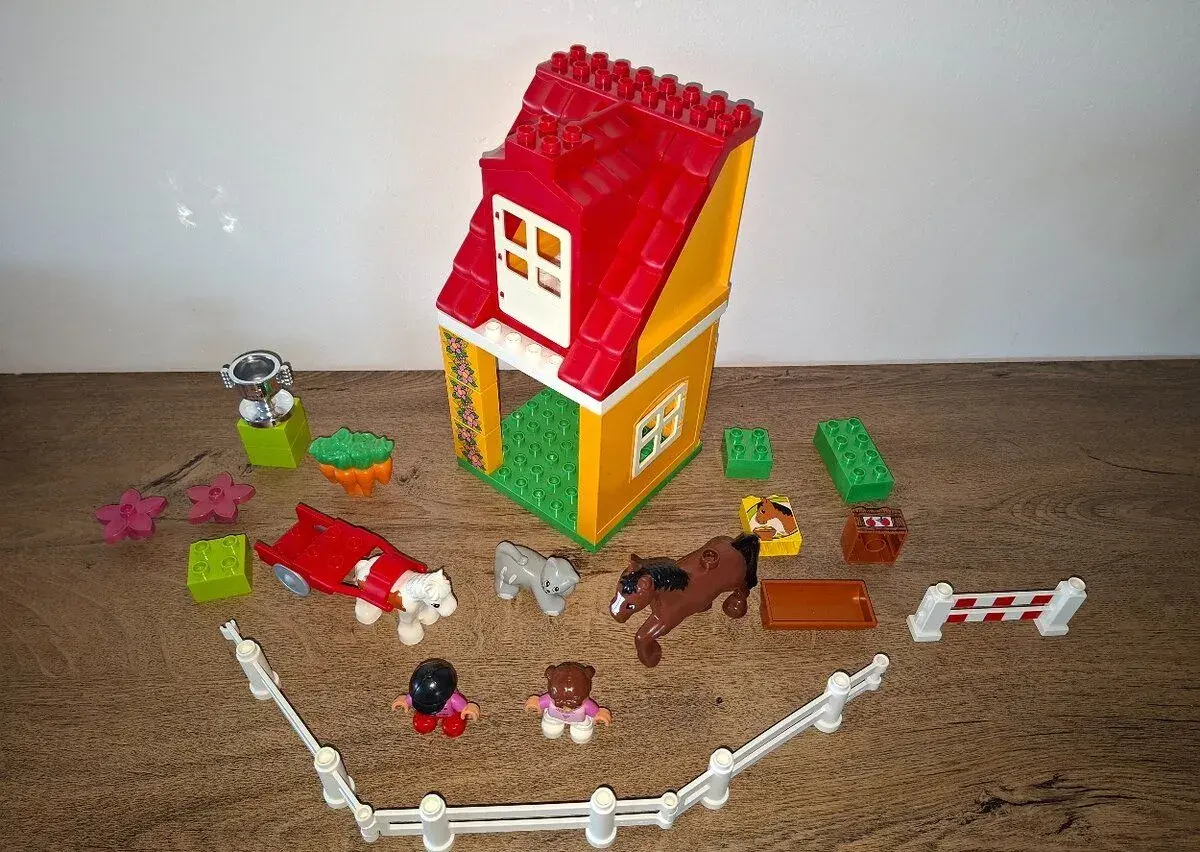 Lego Duplo 4974 - Koňské stáje