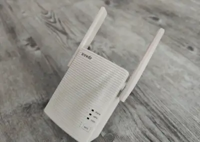 Dvoupásmový Wi-Fi extender Tenda A18 (AC1200)