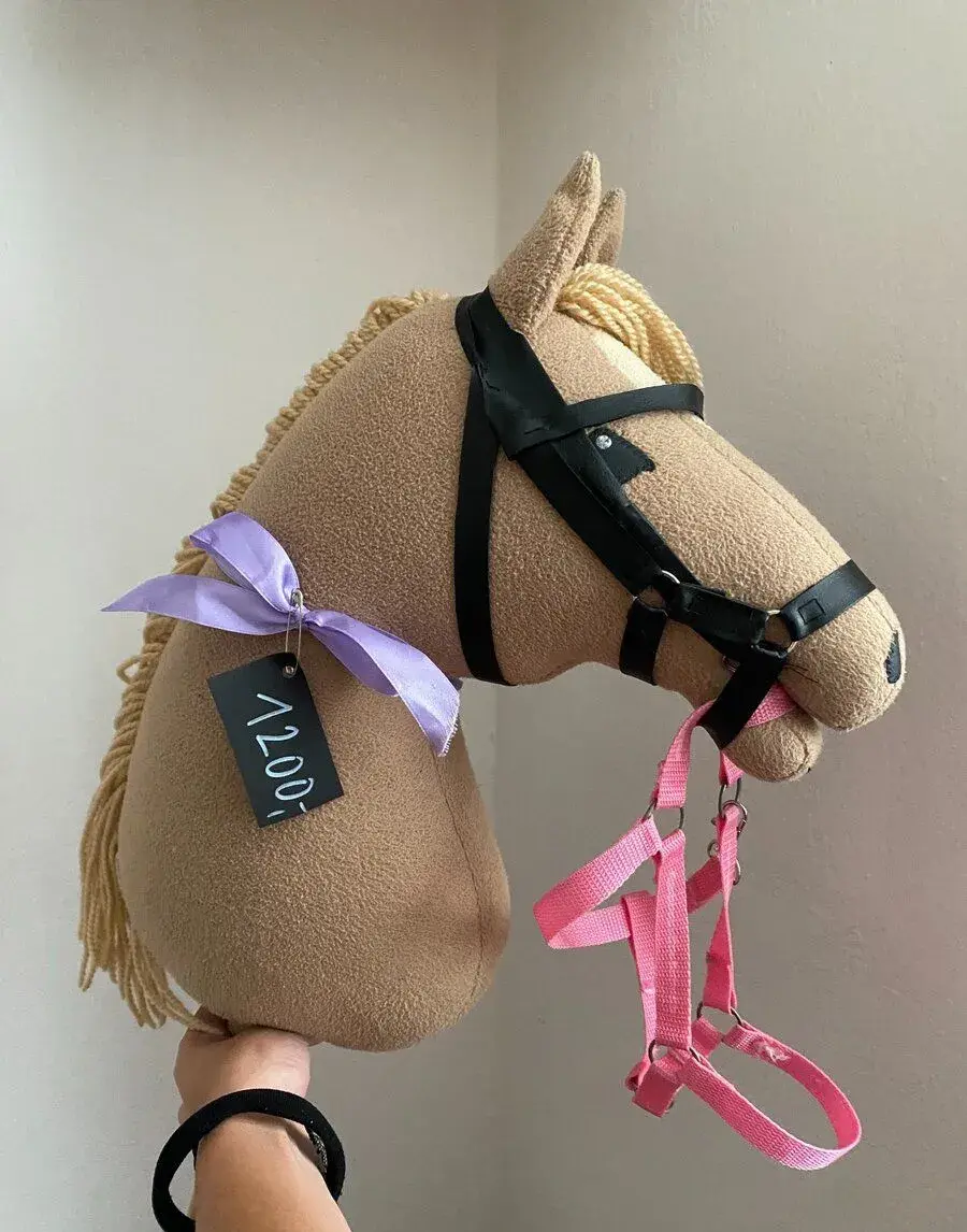 Krásný béžový hobby horse, velikost M, značka Bubahands
