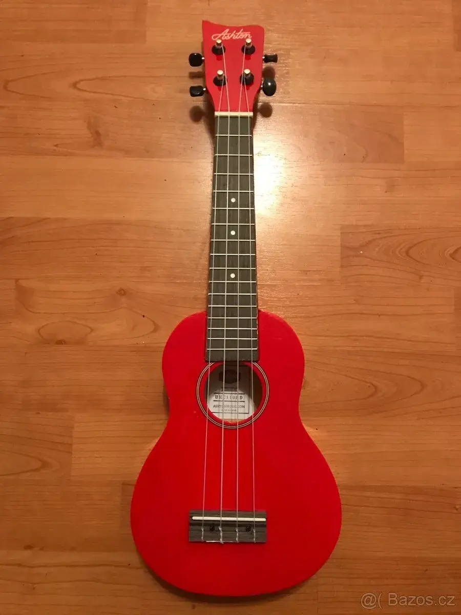 Ashton UKE 110 – červené sopránové ukulele + obal