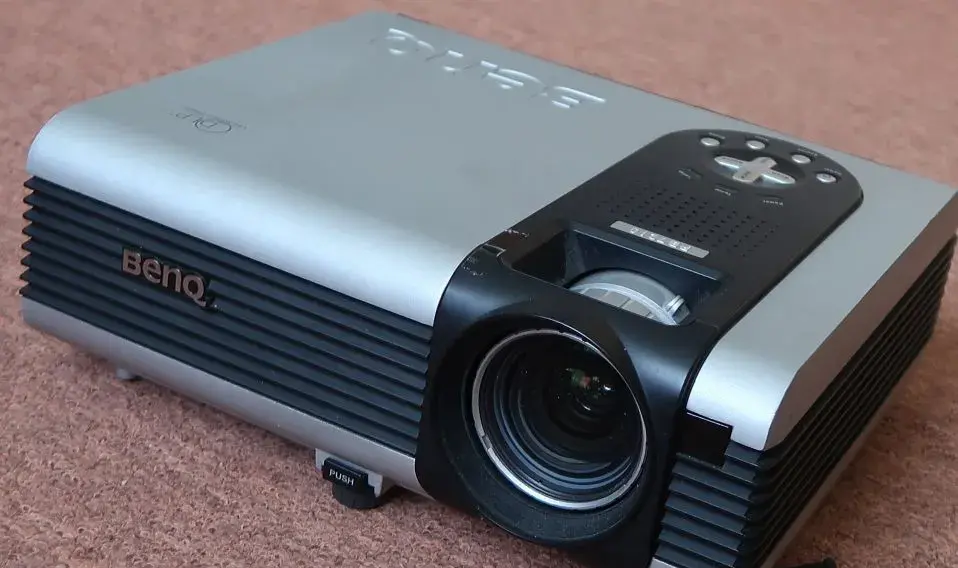 BenQ PB7210 - projektor