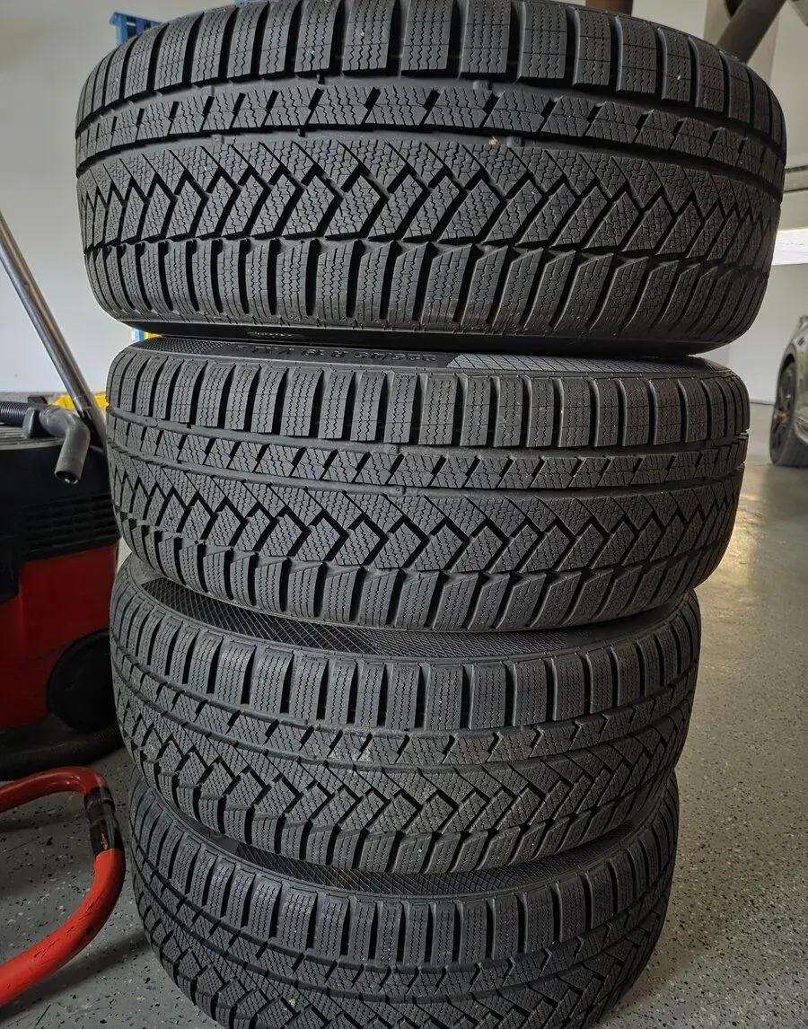 Zimní pneu - 225/45 R19 Continental Winter Contact