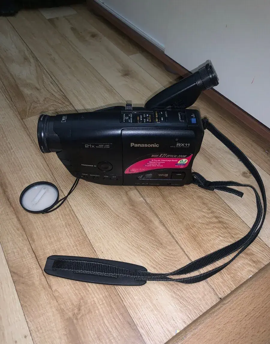 📹 Panasonic RX11 VHS-C – funkční videokamera + příslušenstv
