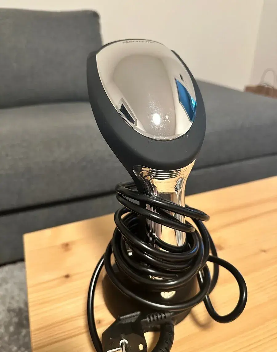 Ruční napařovač oděvů SteamOne S-travel