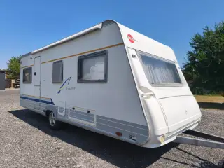 Karavan Burstner Amara 535 - podélné postele s přistýlkou