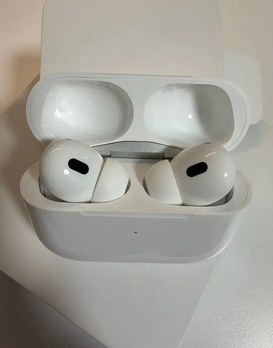 Apple AirPods Pro 2 Lightning