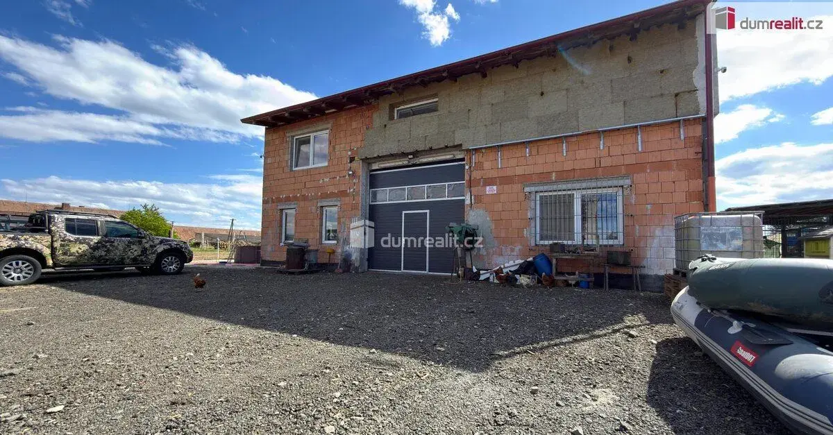 Pozemek 3.255m2 s výrobní halou, Lanžhot