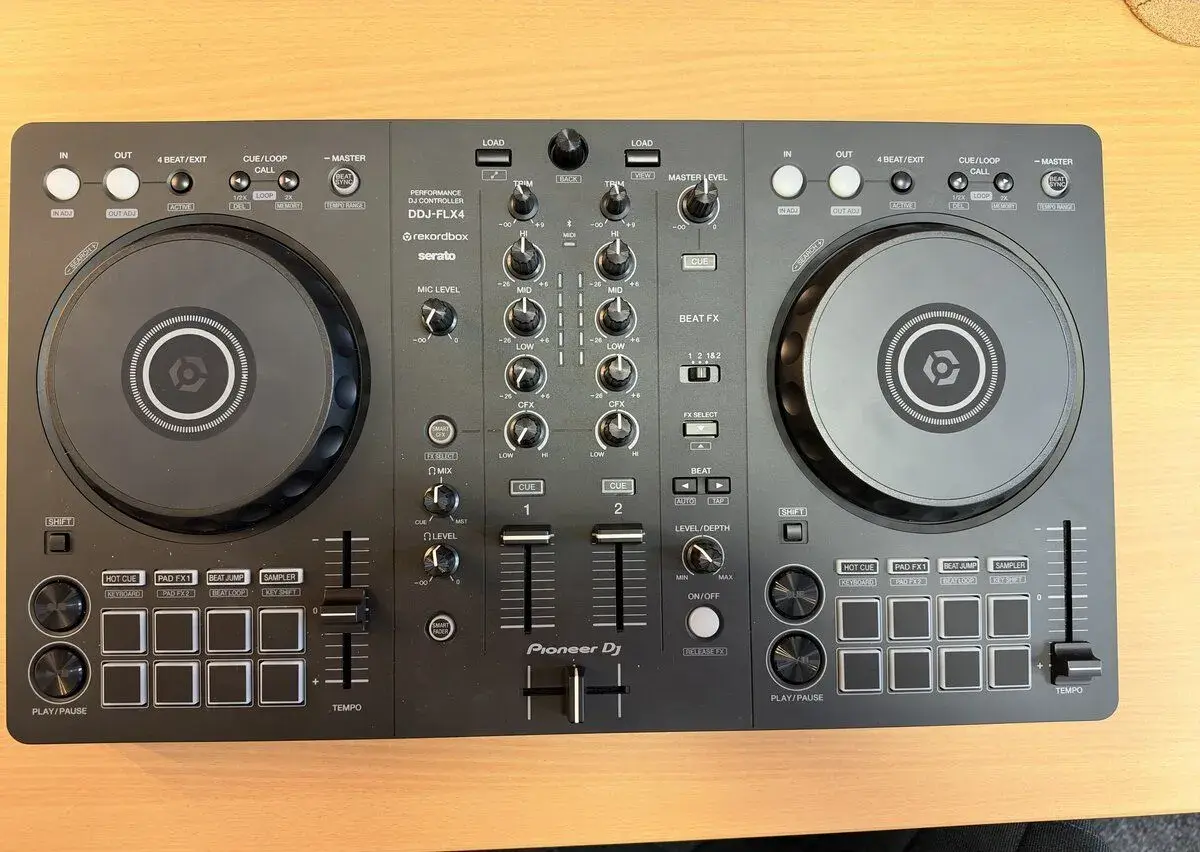 DJ Controller Pioneer DJ DDJ-FLX4 - v záruce