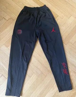 Klučičí tepláky Jordan velikost 16