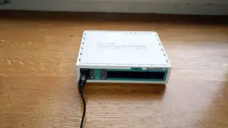 RouterBOARD RB/750 s adapterem