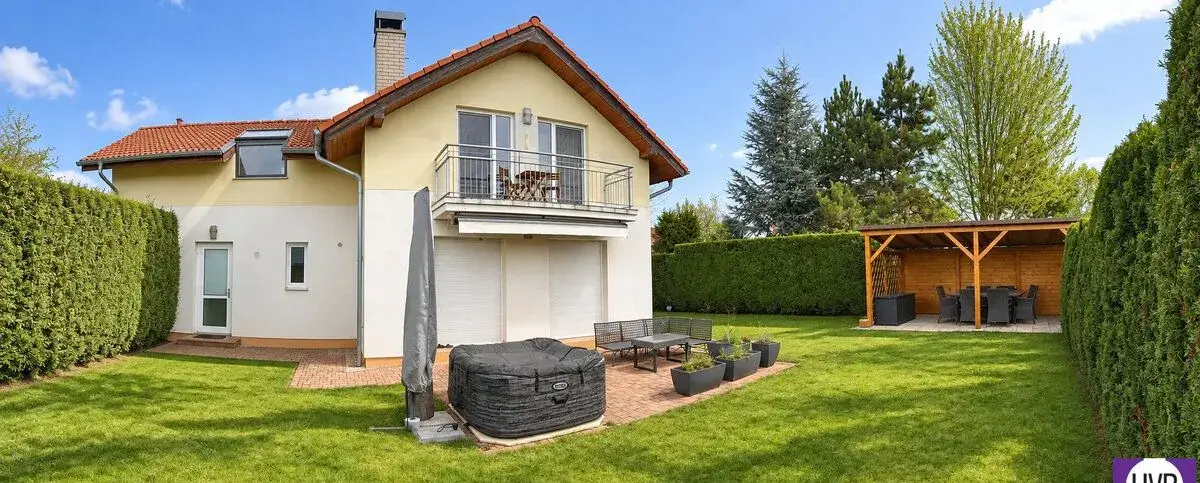 Pronájem rodinného domu 6+kk 190 m2, zahrada 500 m2, Újezd n