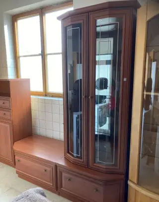 Skříňky s vitrínou