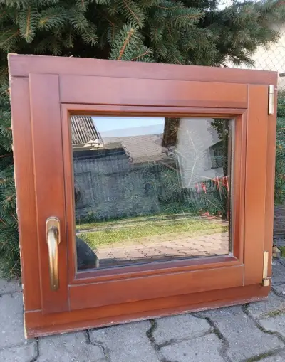 Dřevěné okno 650x630x70, dvojsklo + okna 900x1340, okna 1700