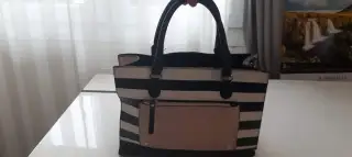 Originální pruhovaná kabelka do ruky