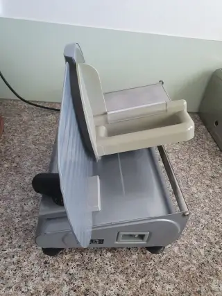 Elektrický kráječ Ausonia Italia Q269 – 100 W