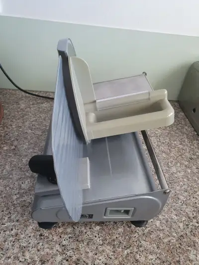 Elektrický kráječ Ausonia Italia Q269 – 100 W