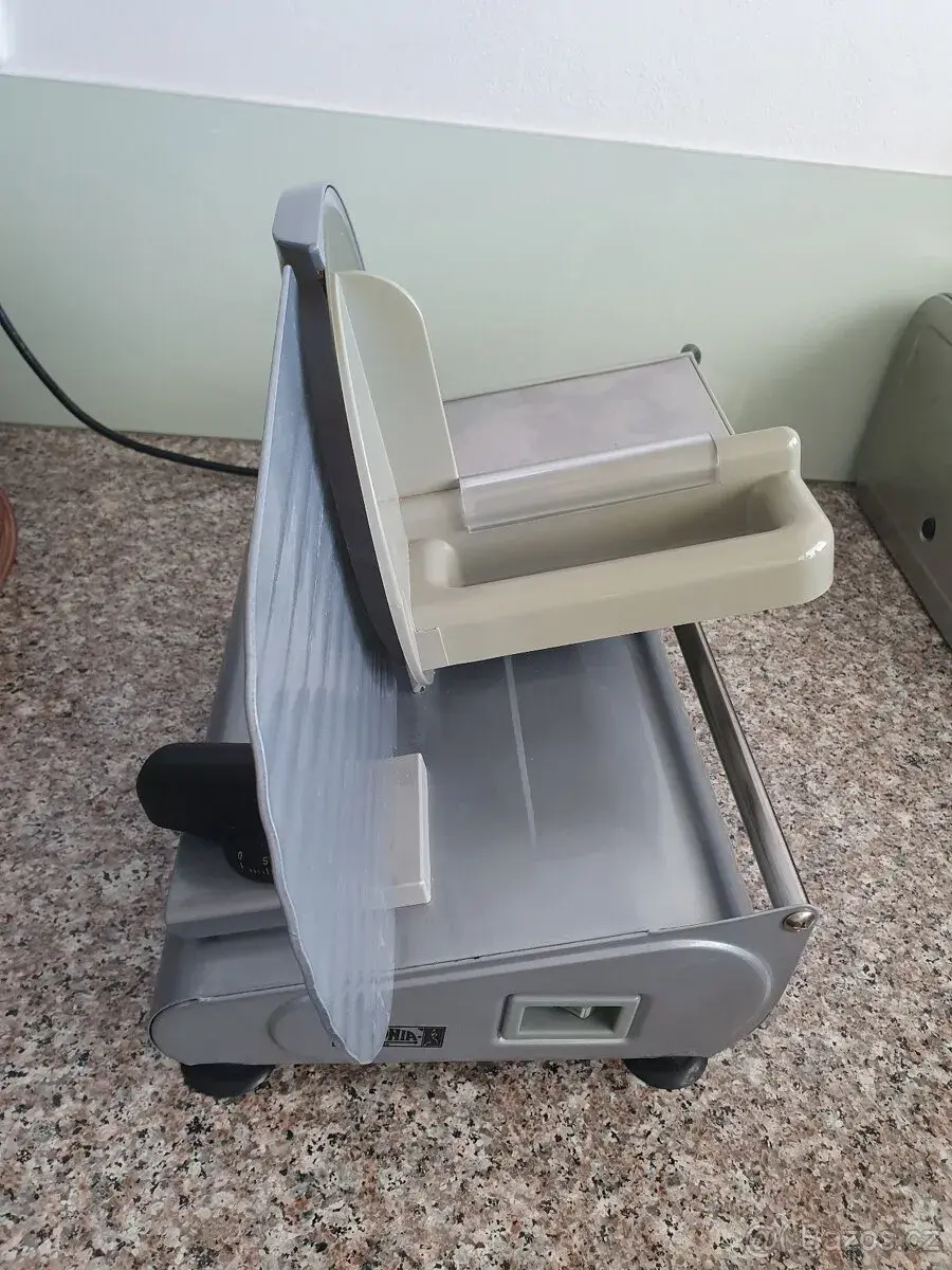 Elektrický kráječ Ausonia Italia Q269 – 100 W