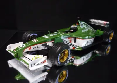 Jaguar R2 Irvine Formule F1 Hot Wheels 1/18