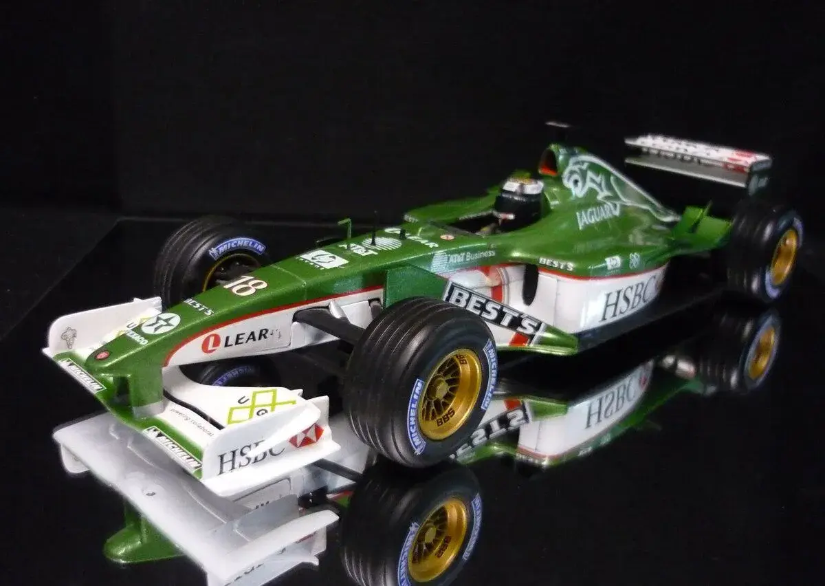 Jaguar R2 Irvine Formule F1 Hot Wheels 1/18